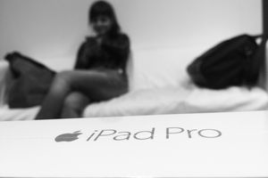 iPad Pro зі скляним логотипом — анонс прототипу компанії Apple