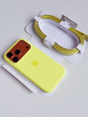 Чехол Silicone Case with MagSafe OEM для iPhone 17 PRO Vanilla