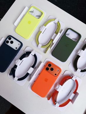 Чехол Silicone Case with MagSafe OEM для iPhone 17 PRO Vanilla